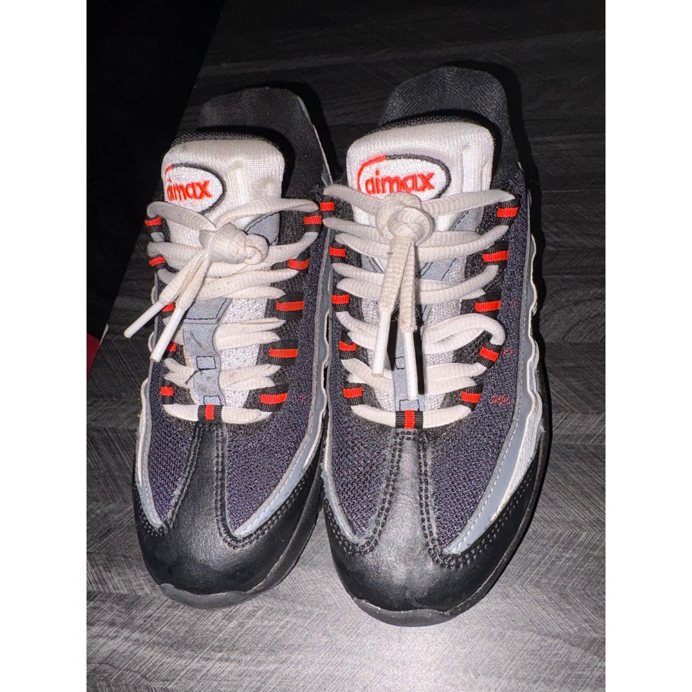 Nike Air Max 95 GS Black Wolf Grey Bright Crimson Sneakers Youth 2.5Y 307565-024
